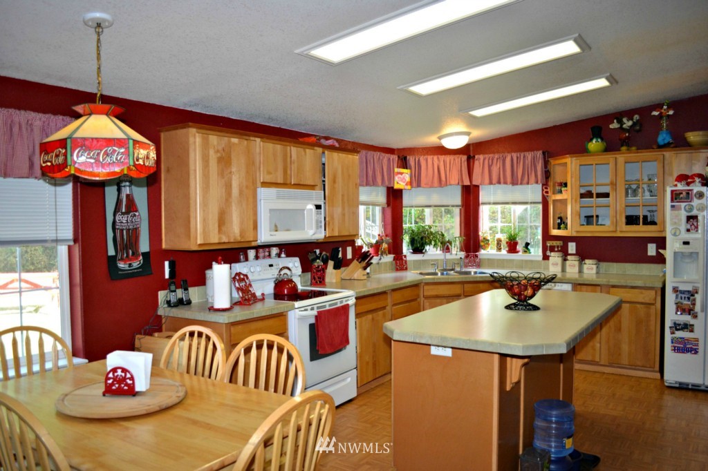 3594 North Wilson Road Oak Harbor, WA 98277 - Photo 4 of 15 Gallery Image 4