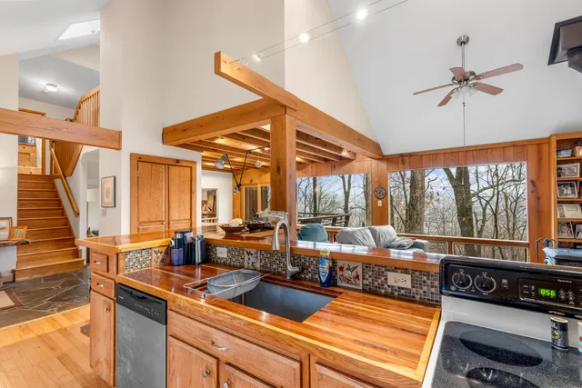 $900,000 | 680 Rattlesnake Spring Road, Sewanee, TN 37375