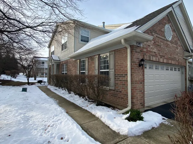 $2,200 | 1587 Millbrook Drive, Unit 1587, Algonquin, IL 60102