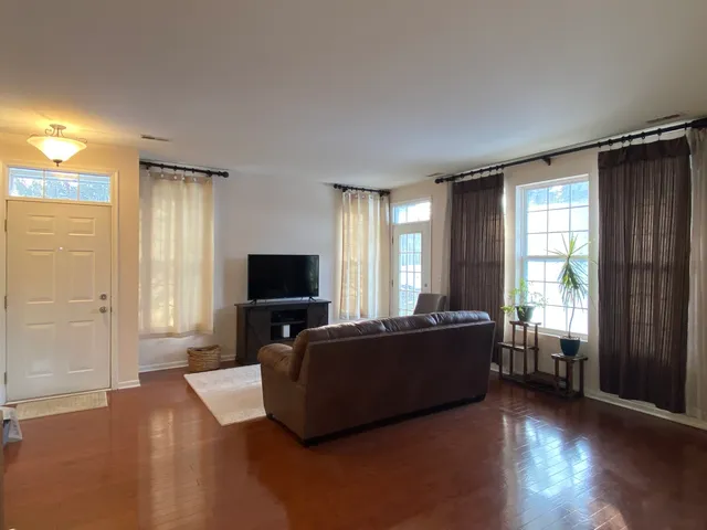 $2,200 | 1587 Millbrook Drive, Unit 1587, Algonquin, IL 60102