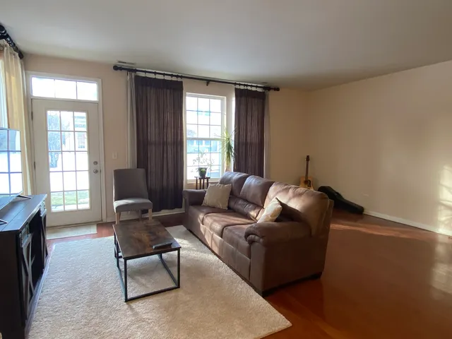 $2,200 | 1587 Millbrook Drive, Unit 1587, Algonquin, IL 60102