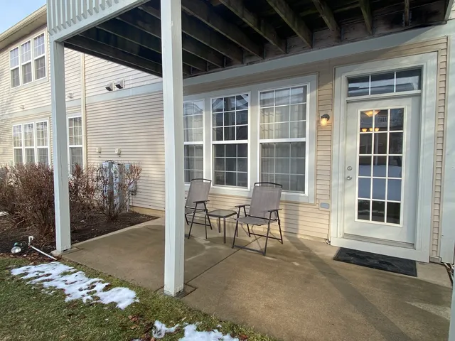 $2,200 | 1587 Millbrook Drive, Unit 1587, Algonquin, IL 60102