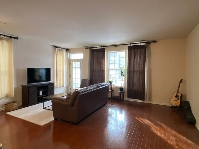 $2,200 | 1587 Millbrook Drive, Unit 1587, Algonquin, IL 60102