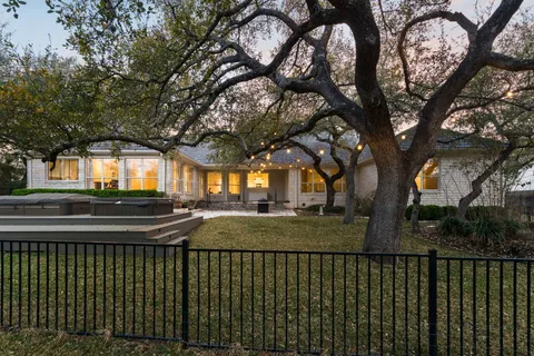 $1,150,000 | 2016 Lakeway Boulevard, Lakeway, TX 78734