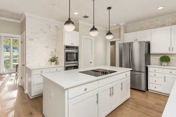 $1,100,000 | 2016 Lakeway Boulevard, Lakeway, TX 78734