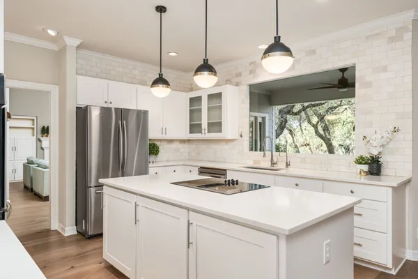 $1,100,000 | 2016 Lakeway Boulevard, Lakeway, TX 78734