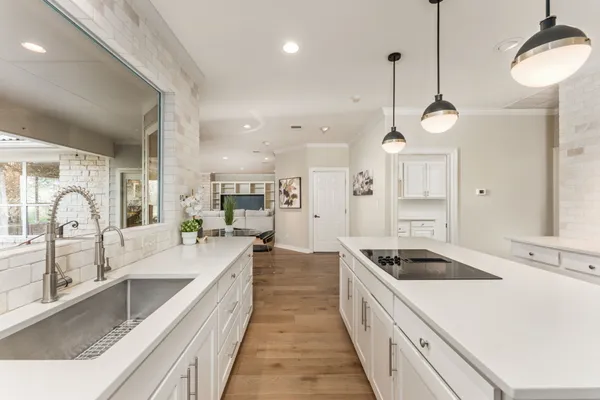 $1,100,000 | 2016 Lakeway Boulevard, Lakeway, TX 78734