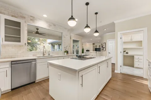 $1,150,000 | 2016 Lakeway Boulevard, Lakeway, TX 78734