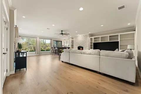 $1,150,000 | 2016 Lakeway Boulevard, Lakeway, TX 78734