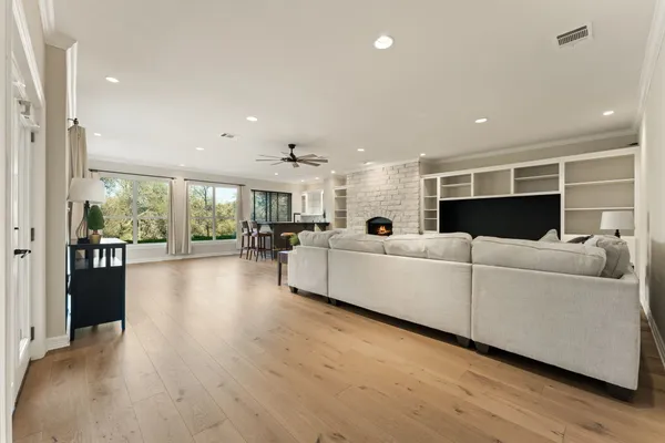 $1,100,000 | 2016 Lakeway Boulevard, Lakeway, TX 78734