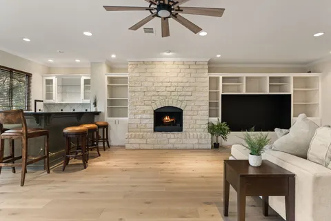 $1,150,000 | 2016 Lakeway Boulevard, Lakeway, TX 78734