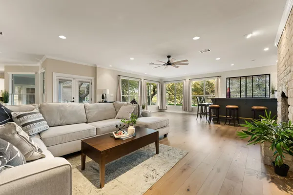 $1,100,000 | 2016 Lakeway Boulevard, Lakeway, TX 78734