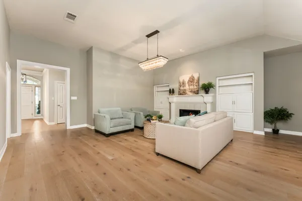 $1,100,000 | 2016 Lakeway Boulevard, Lakeway, TX 78734
