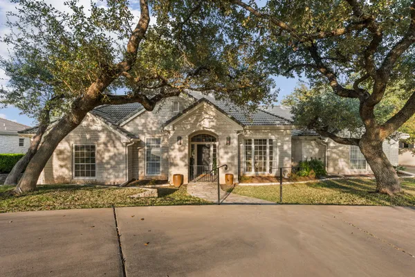 $1,100,000 | 2016 Lakeway Boulevard, Lakeway, TX 78734