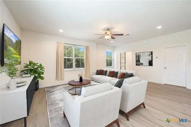 $355,000 | 1130 Twin Deer Lane, Canyon Lake, TX 78133