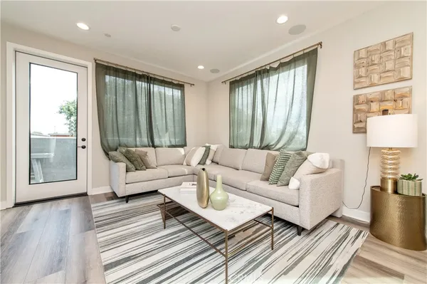 $4,900 | 824 South Harbor Boulevard, Santa Ana, CA 92704