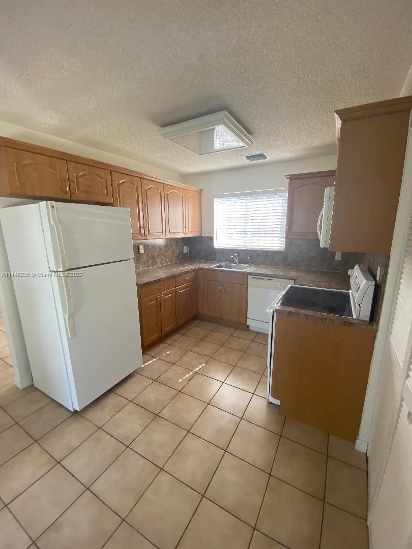 12237 Southwest 210th Street Miami, FL 33177 - Photo 3 of 9 Gallery Image 3
