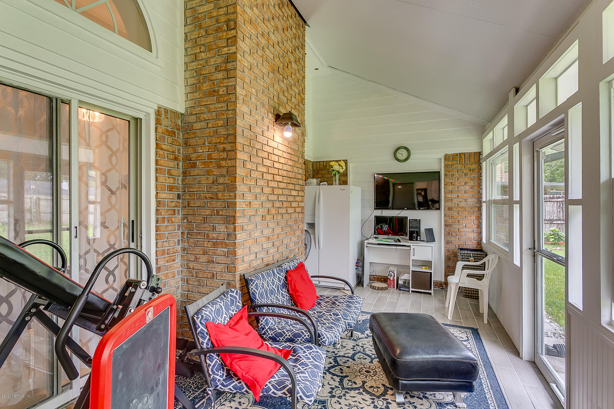 9134 Runnymeade Road Jacksonville, FL 32257 - Photo 22 of 26 23-Florida Room View 1