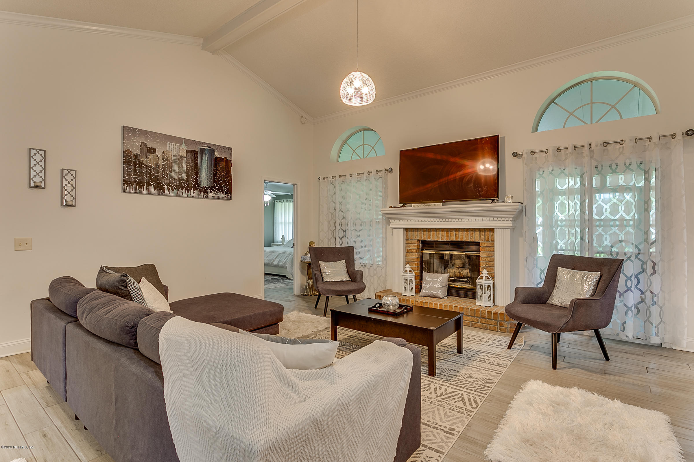 9134 Runnymeade Road Jacksonville, FL 32257 - Photo 3 of 26 4-Living Room View 1
