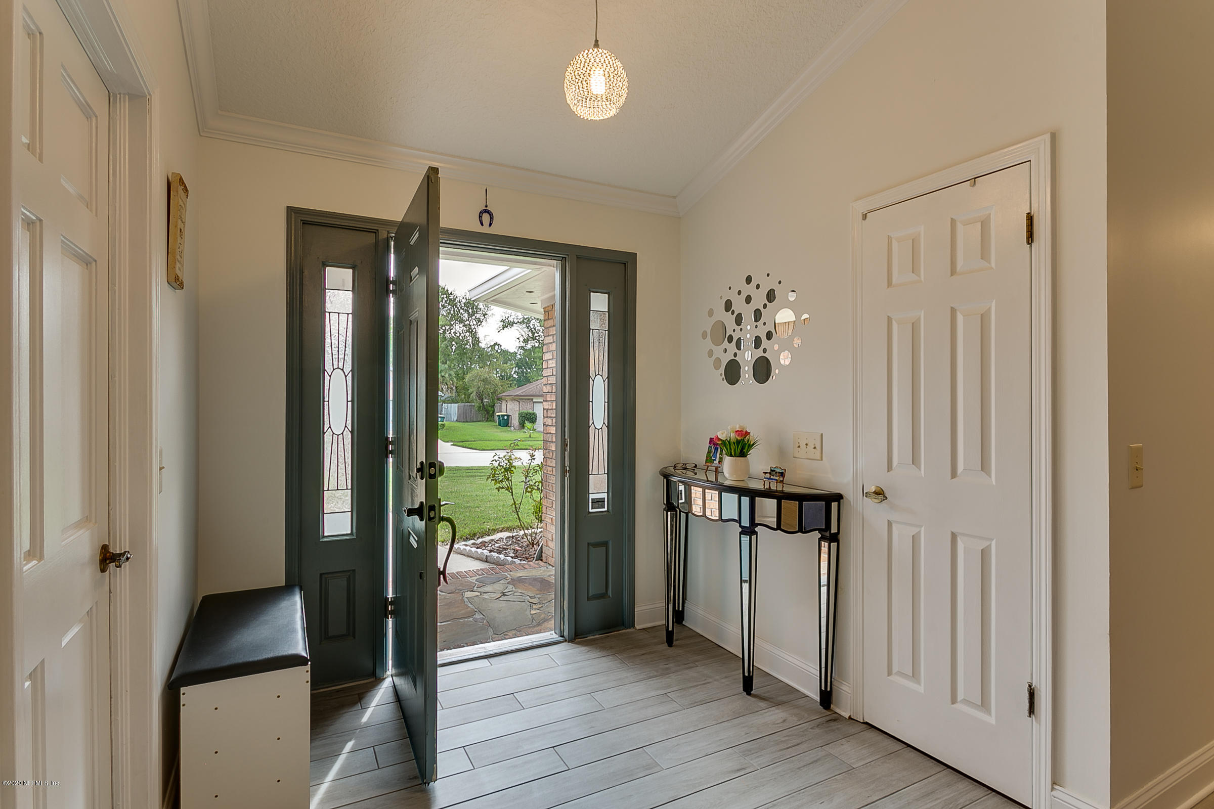 9134 Runnymeade Road Jacksonville, FL 32257 - Photo 6 of 26 3-Entry Foyer