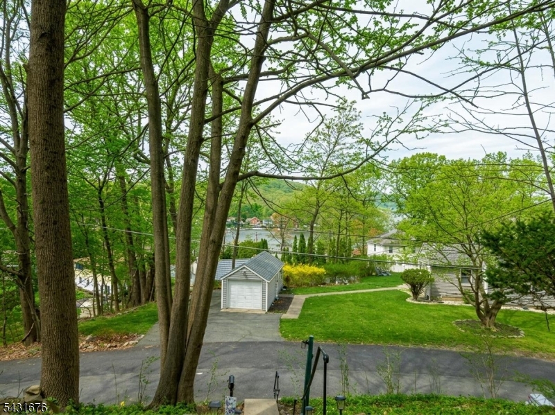 48 Vail Road Landing, NJ 07850 - Photo 4 of 23