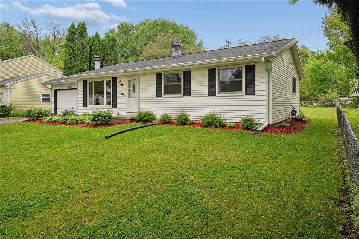 1606 Frisch Road Madison, WI 53711 - Photo 3 of 33