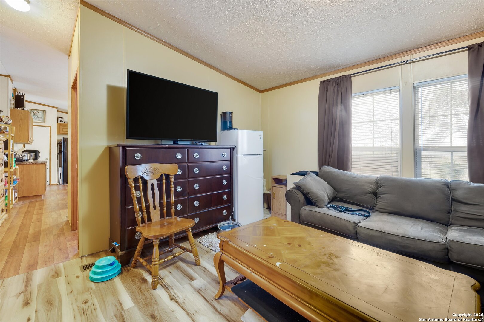 2760 Pioneer Road Seguin, TX 78155 - Photo 18 of 31 a living room with furniture and a flat screen tv