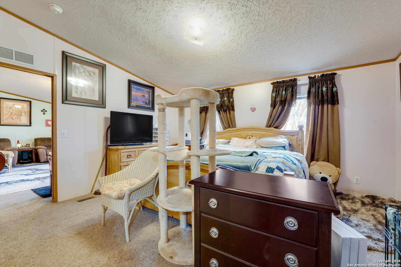 2760 Pioneer Road Seguin, TX 78155 - Photo 21 of 31 a living room with furniture and a flat screen tv