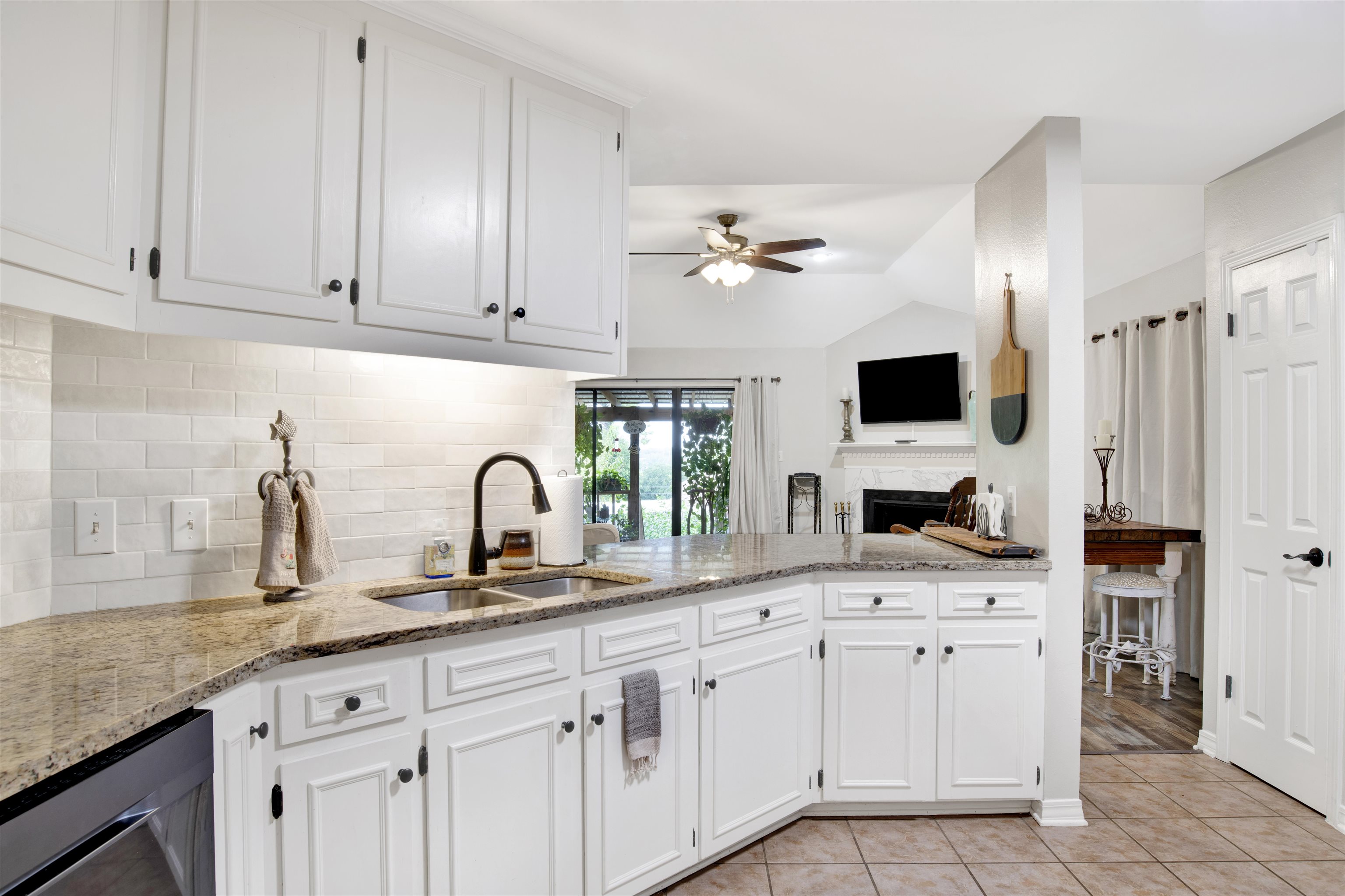 15 Parma Drive Daphne, AL 36526 - Photo 7 of 20 Kitchen