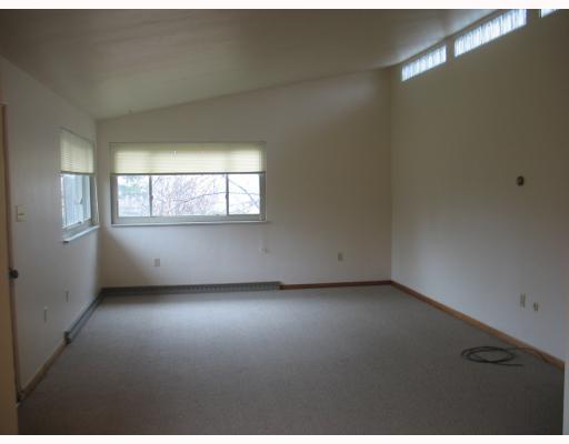 1004 Wetzel Road Pittsburgh, PA 15209 - Photo 7 of 13 Living Room.