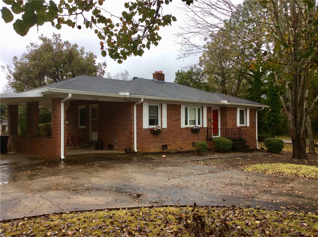 605 Whitehall Road Anderson, SC 29625 - Photo 1 of 21