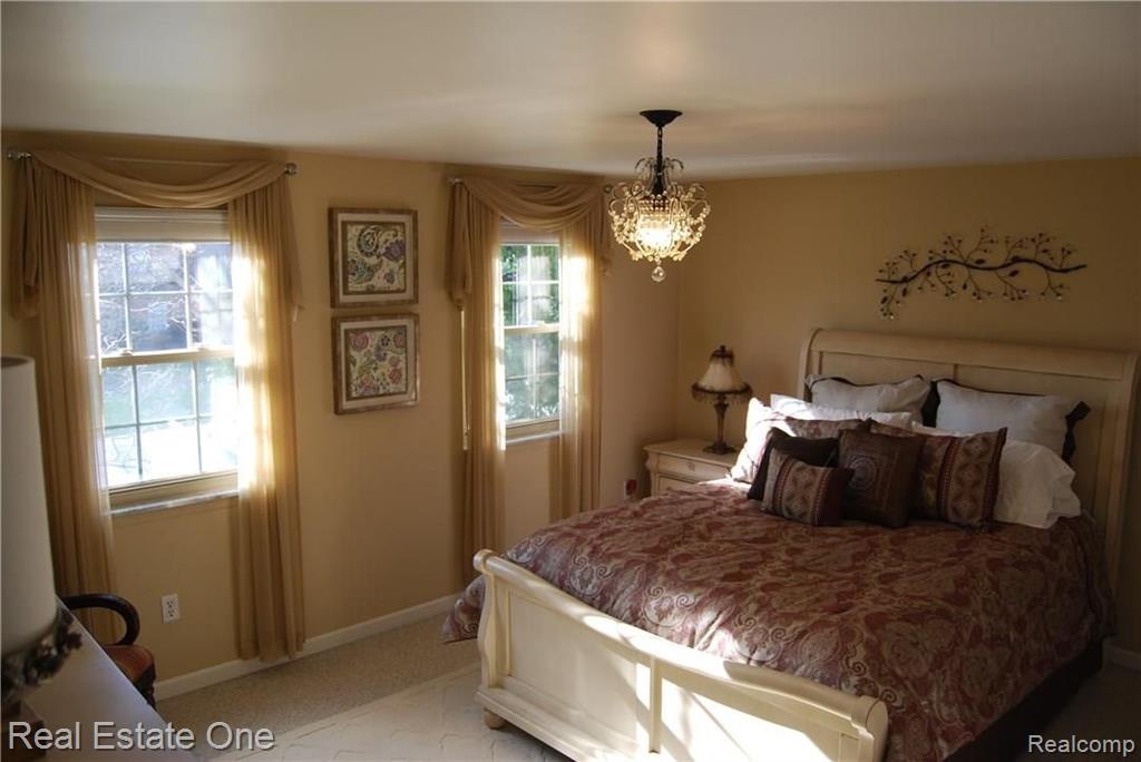 540 Rolling Green Circle Rochester Hills, MI 48309 - Photo 13 of 26