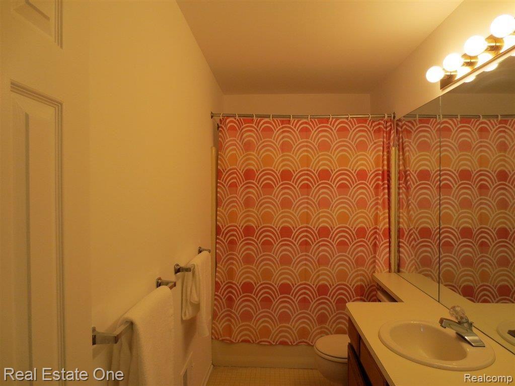1655 Ridgecrest Rochester, MI 48306 - Photo 19 of 19 IMG_1503.JPG