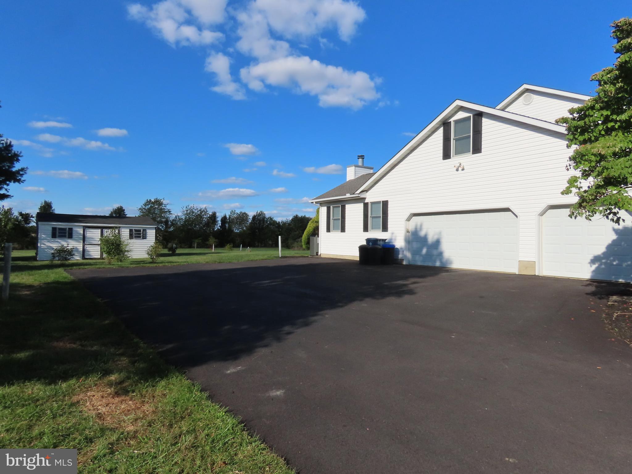 119 Leanne Drive Middletown, DE 19709 - Photo 11 of 27 driveway/garage entry