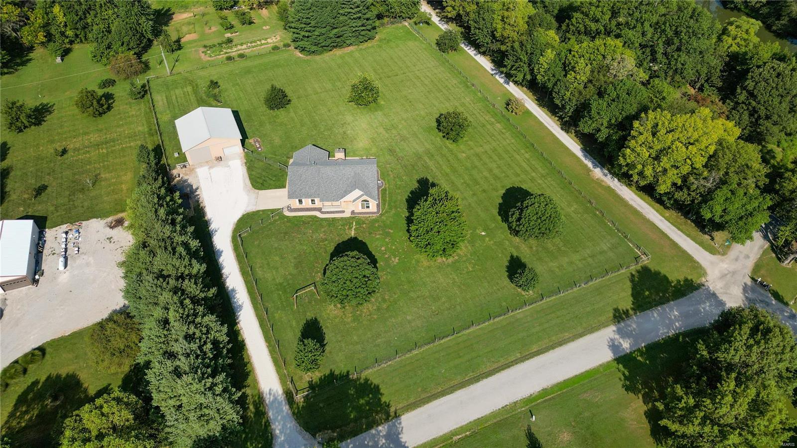 13745 Kayser Road Highland, IL 62249 - Photo 5 of 50