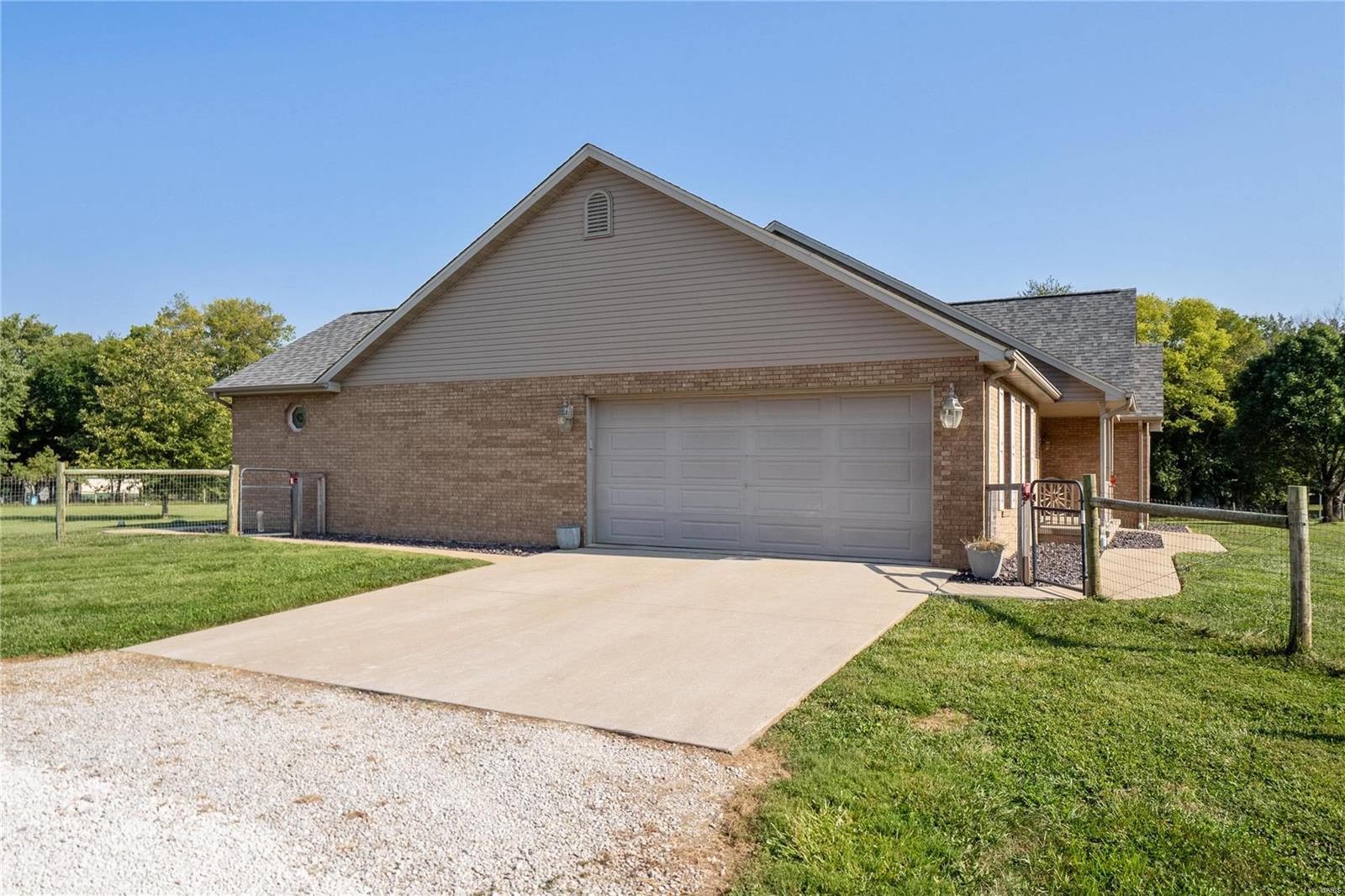 13745 Kayser Road Highland, IL 62249 - Photo 6 of 50