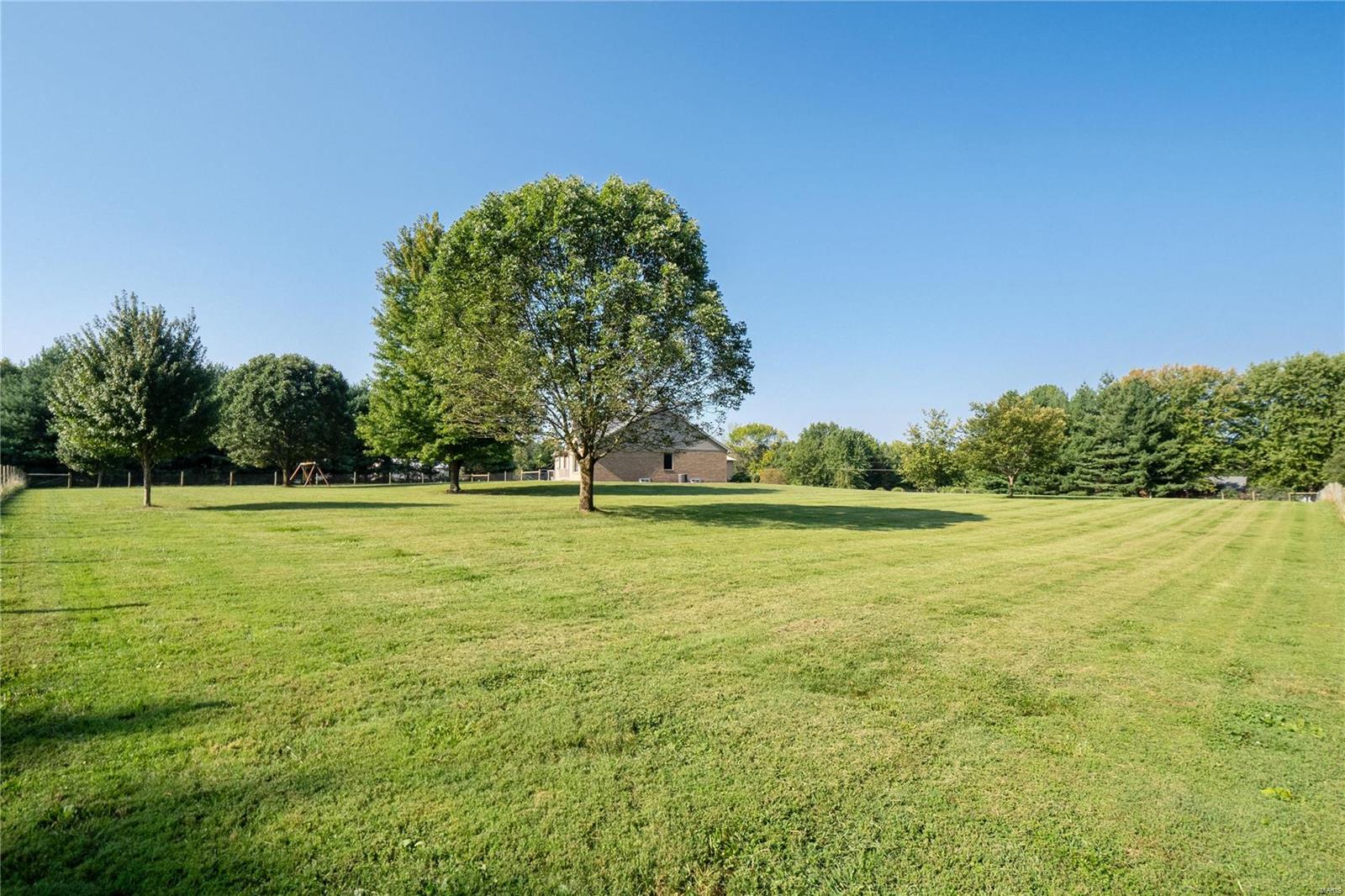 13745 Kayser Road Highland, IL 62249 - Photo 8 of 50