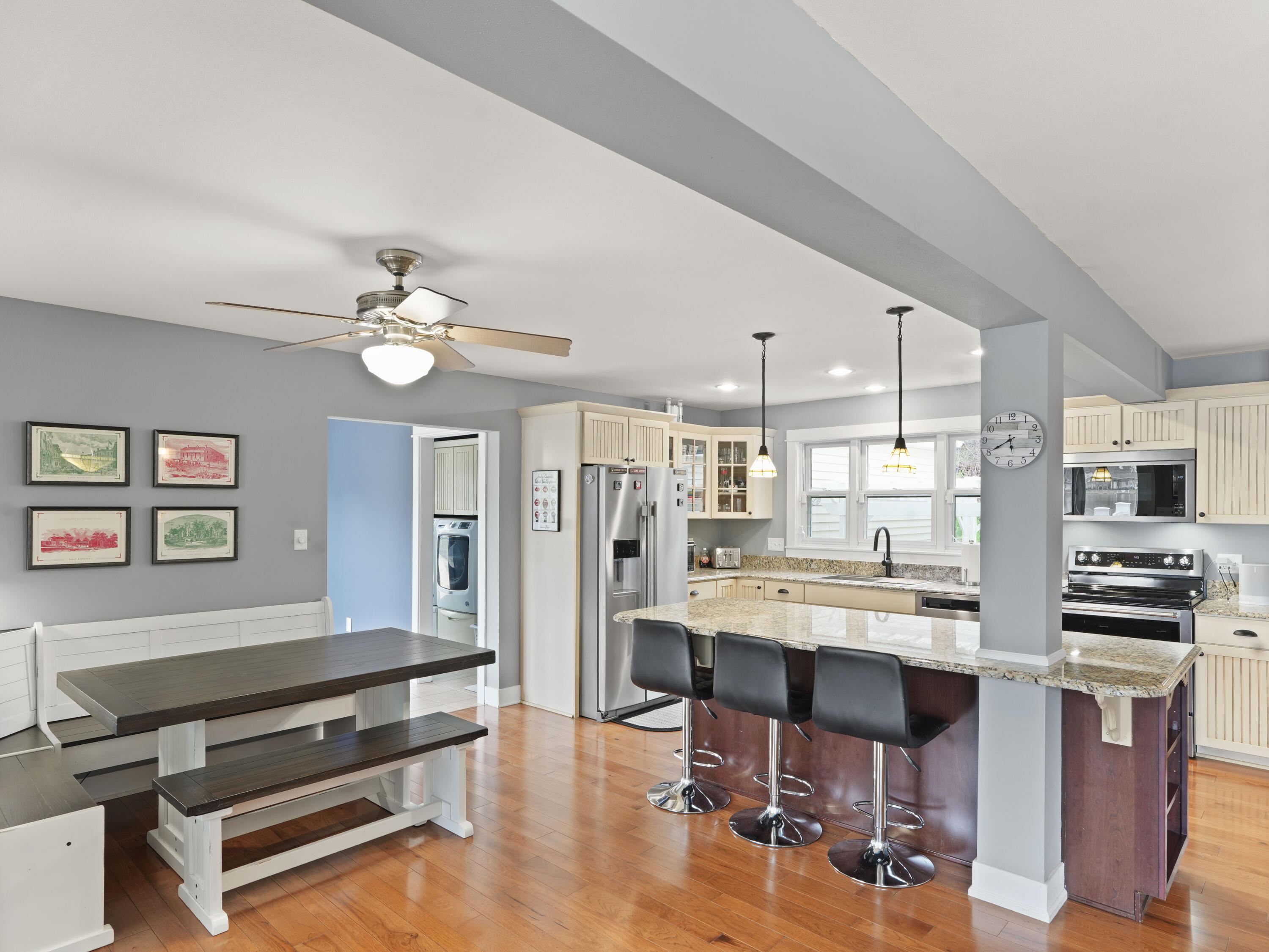 191 Riverside Drive Waterford, WI 53185 - Photo 18 of 91 17_Breakfast_Nook_and_Kitchen