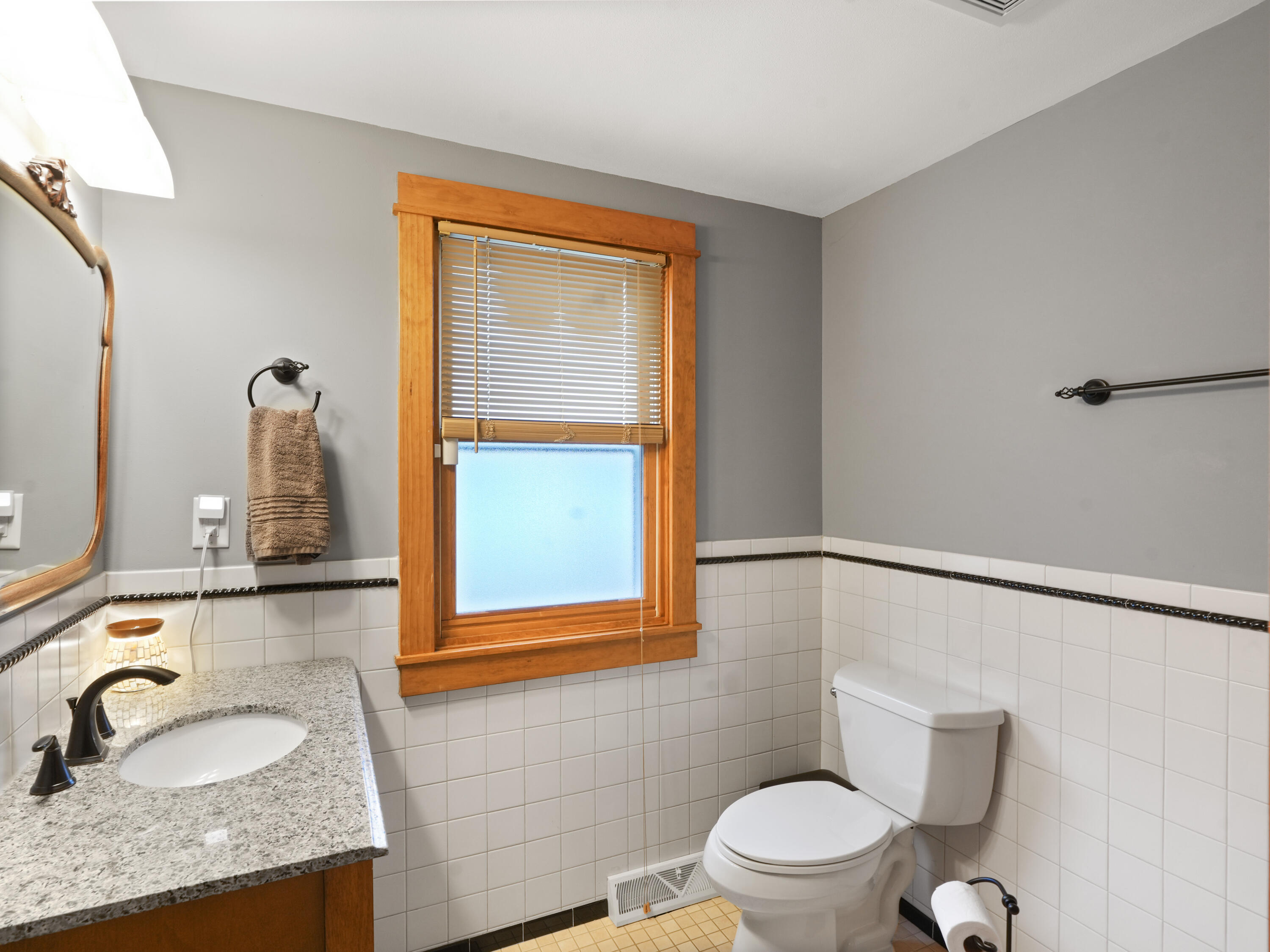 191 Riverside Drive Waterford, WI 53185 - Photo 32 of 91 31_Main_Level_Bathroom