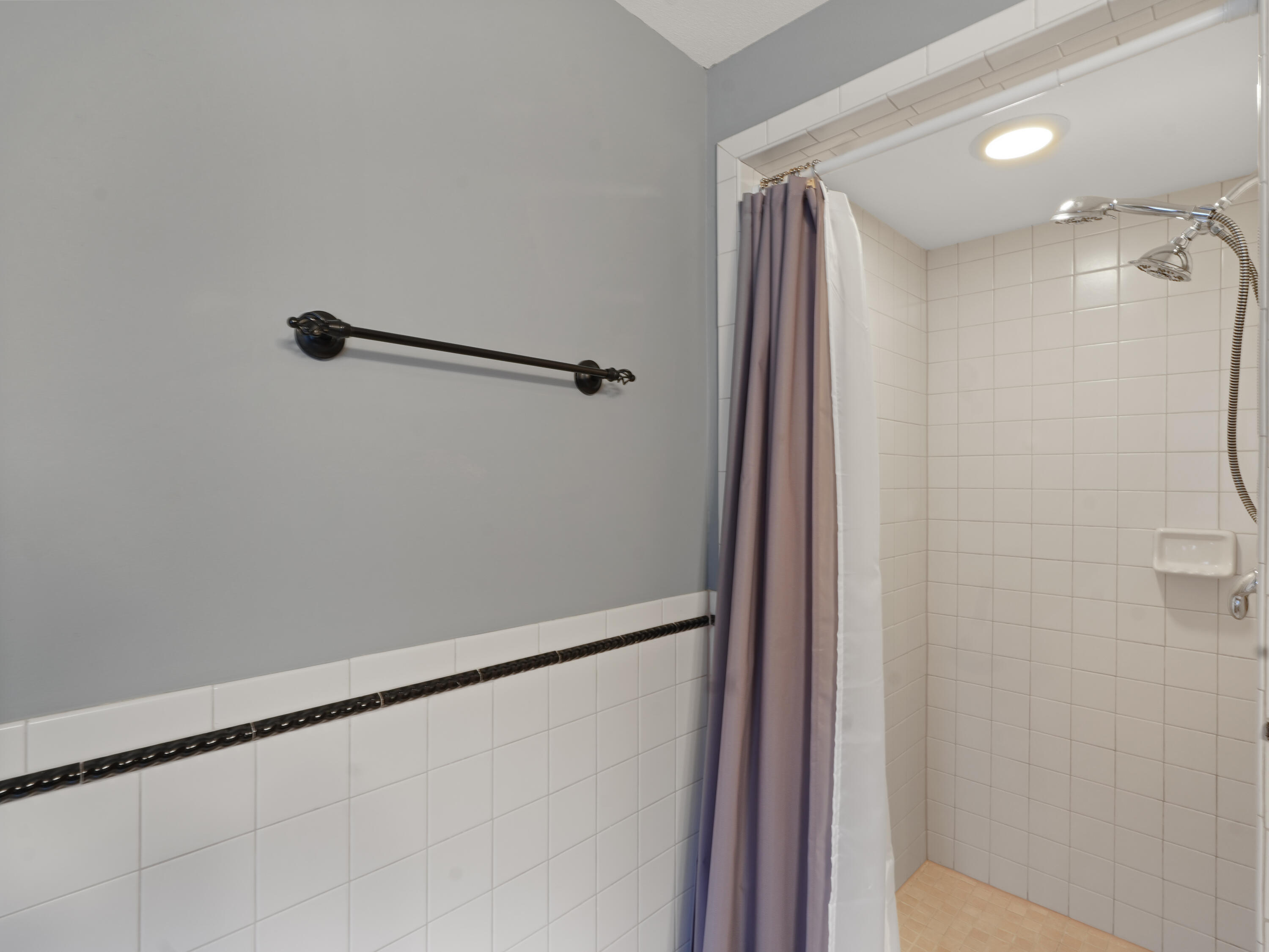 191 Riverside Drive Waterford, WI 53185 - Photo 34 of 91 33_Main_Level_Bathroom_Shower