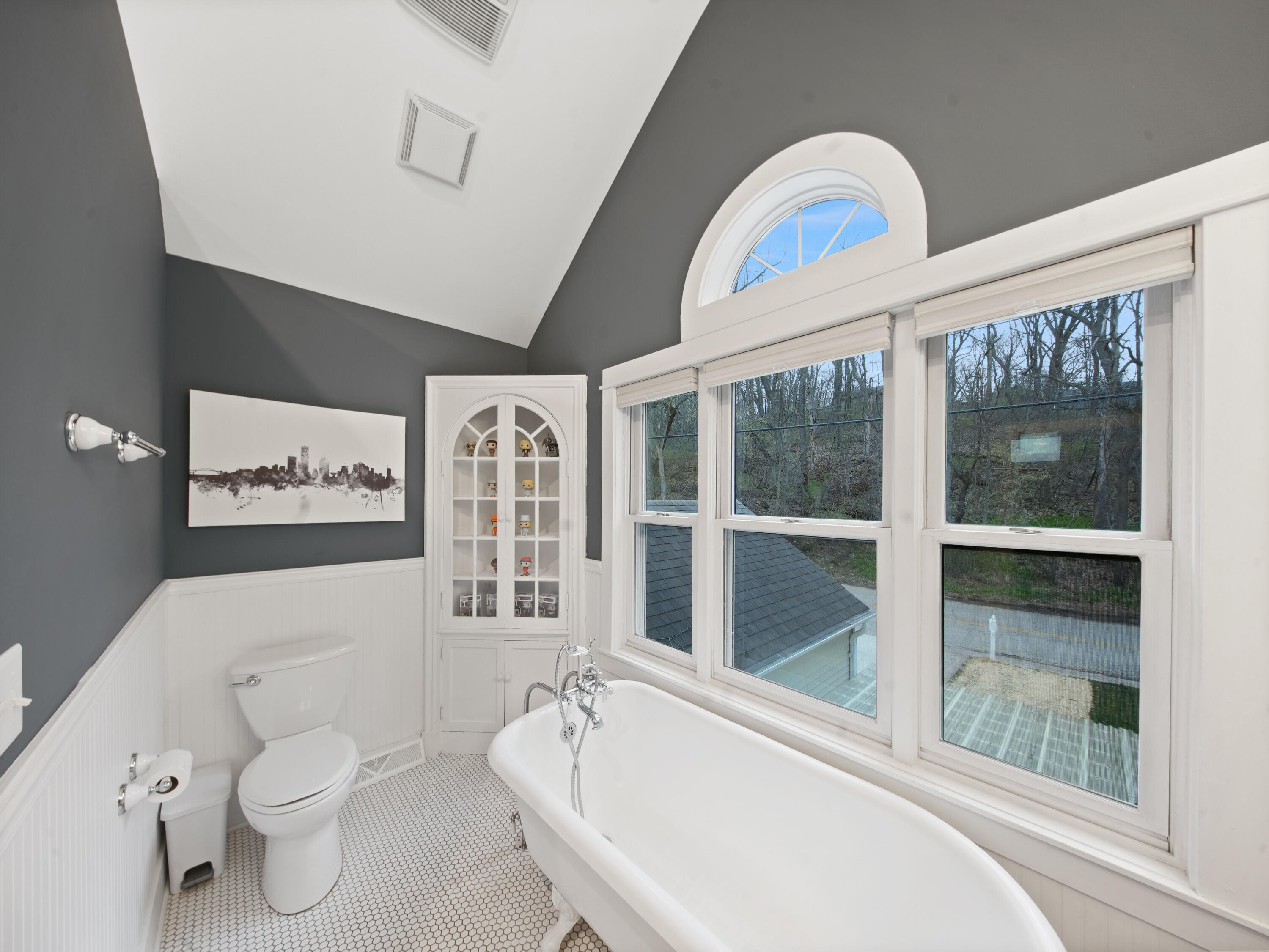 191 Riverside Drive Waterford, WI 53185 - Photo 54 of 91 53_Upper_Master_Bathroom_Clawfoot_Tub