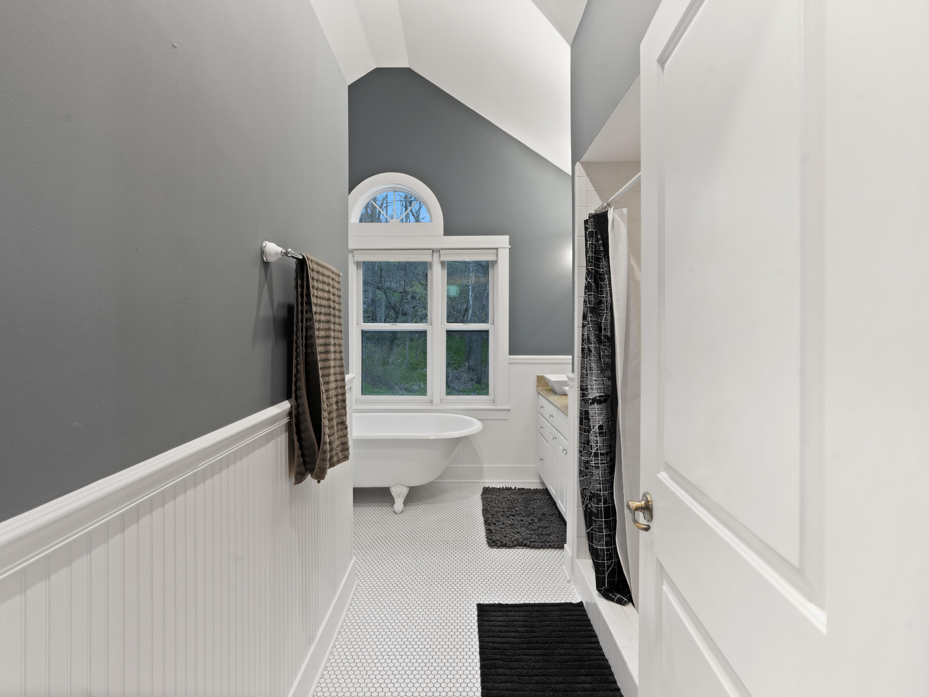 191 Riverside Drive Waterford, WI 53185 - Photo 57 of 91 56_Upper_Master_Bathroom_Full_View