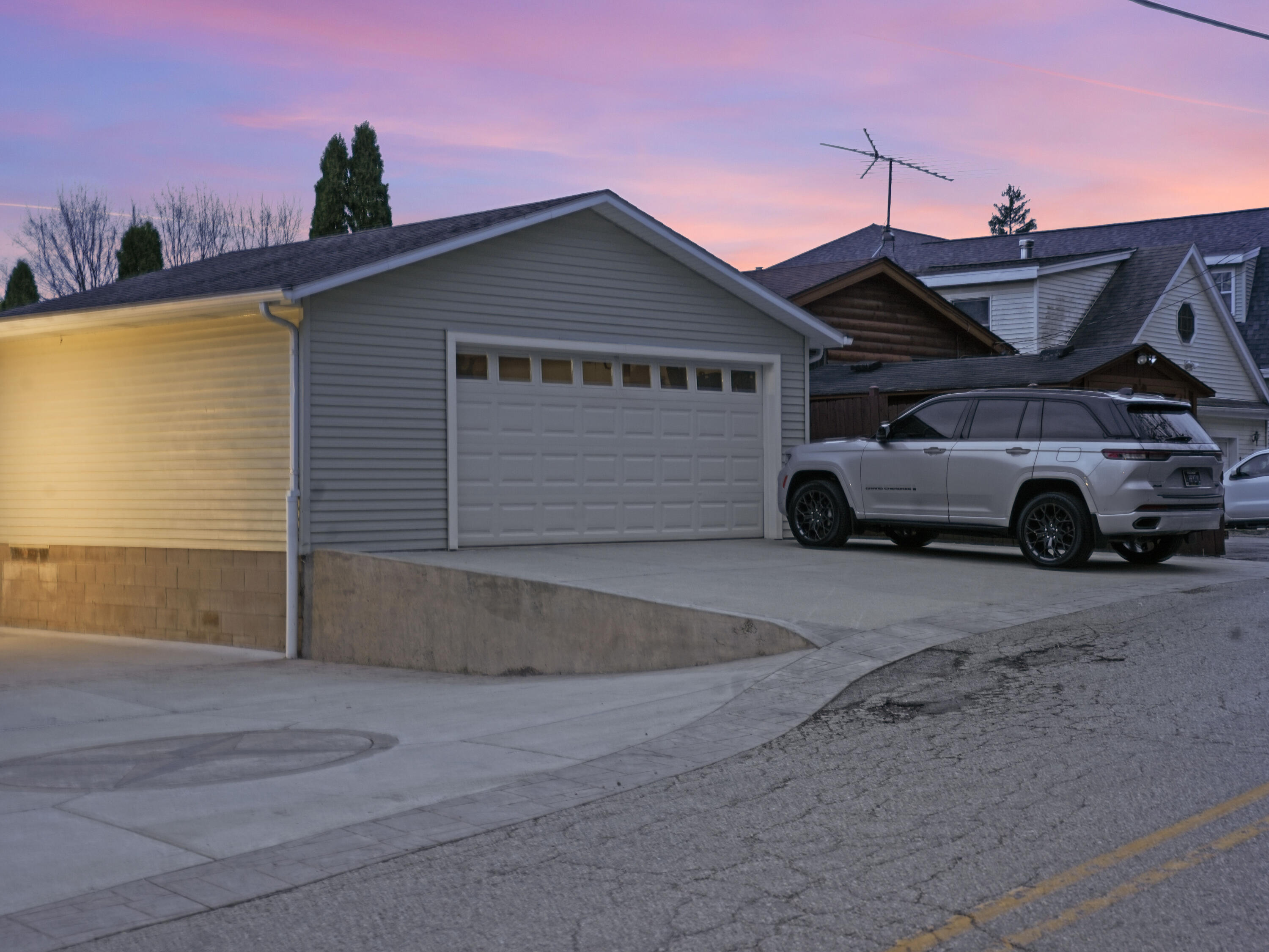 191 Riverside Drive Waterford, WI 53185 - Photo 88 of 91 87_Detached_Garage_Exterior