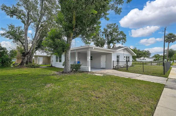 $325,000 | 102 20th Street Northeast, Bradenton, FL 34208