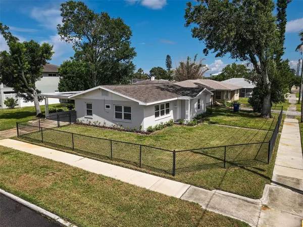 $325,000 | 102 20th Street Northeast, Bradenton, FL 34208