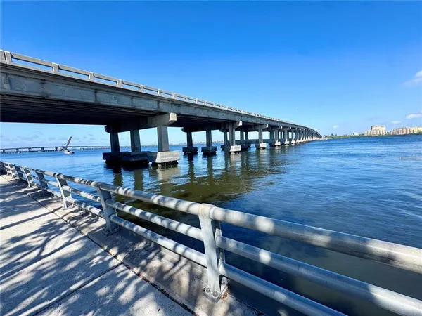 $325,000 | 102 20th Street Northeast, Bradenton, FL 34208