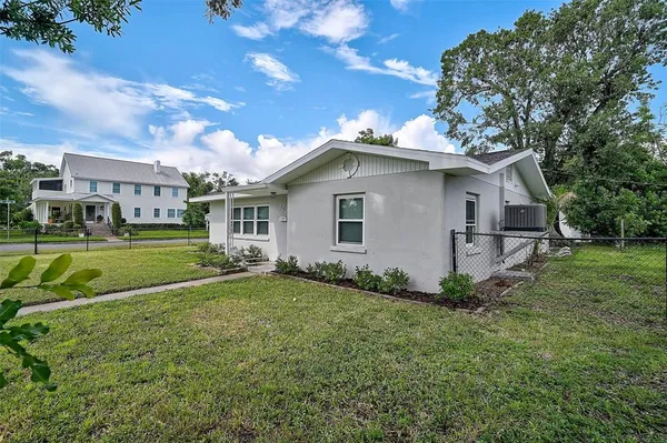 $325,000 | 102 20th Street Northeast, Bradenton, FL 34208
