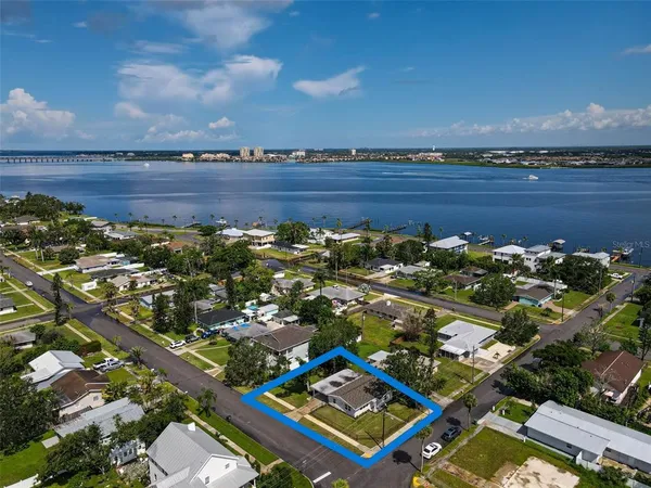 $325,000 | 102 20th Street Northeast, Bradenton, FL 34208