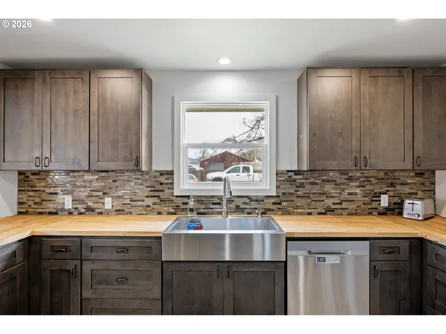 $485,000 | 1409 Clark Avenue, Cottage Grove, OR 97424