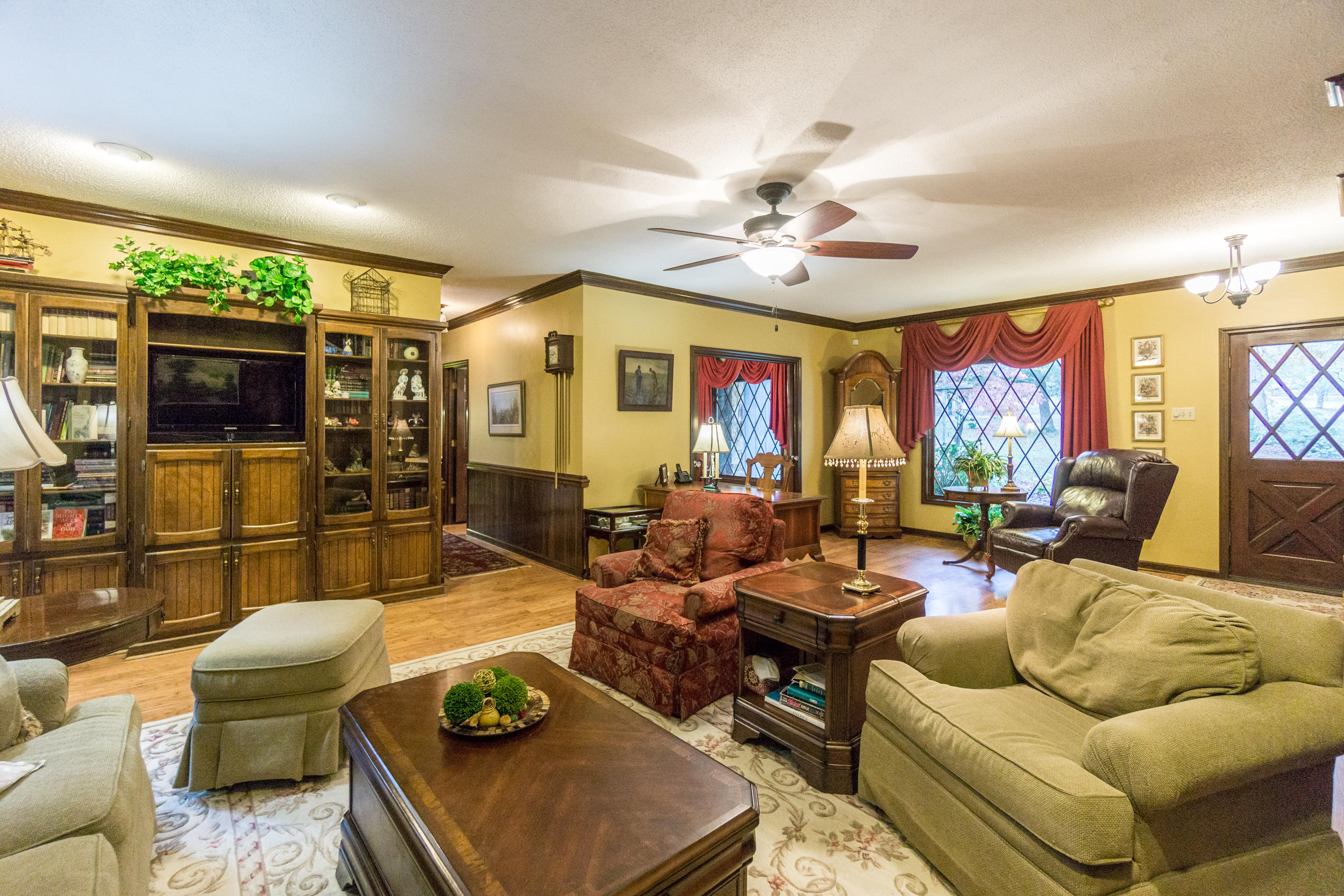 1302 Keys Road Tunnel Hill, GA 30755 - Photo 15 of 64 Living rm